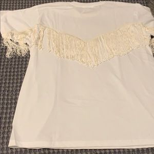 NWOT White fringe back t shirt